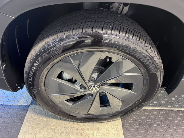 Certified 2025 Volkswagen Taos S FWD image 8