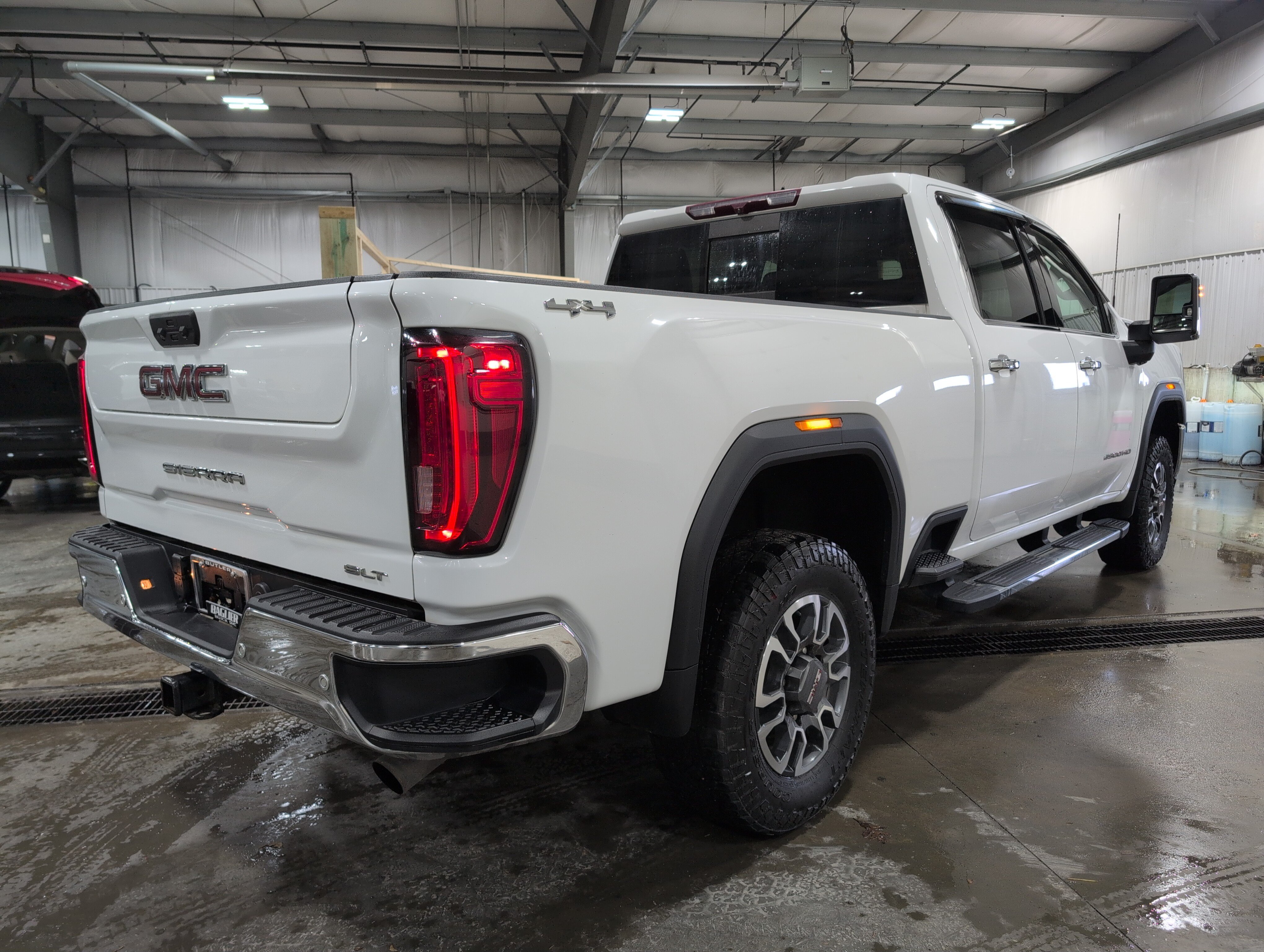 Used 2021 GMC Sierra 2500 SLT w/ SLT Premium Package AWD/4WD image 3