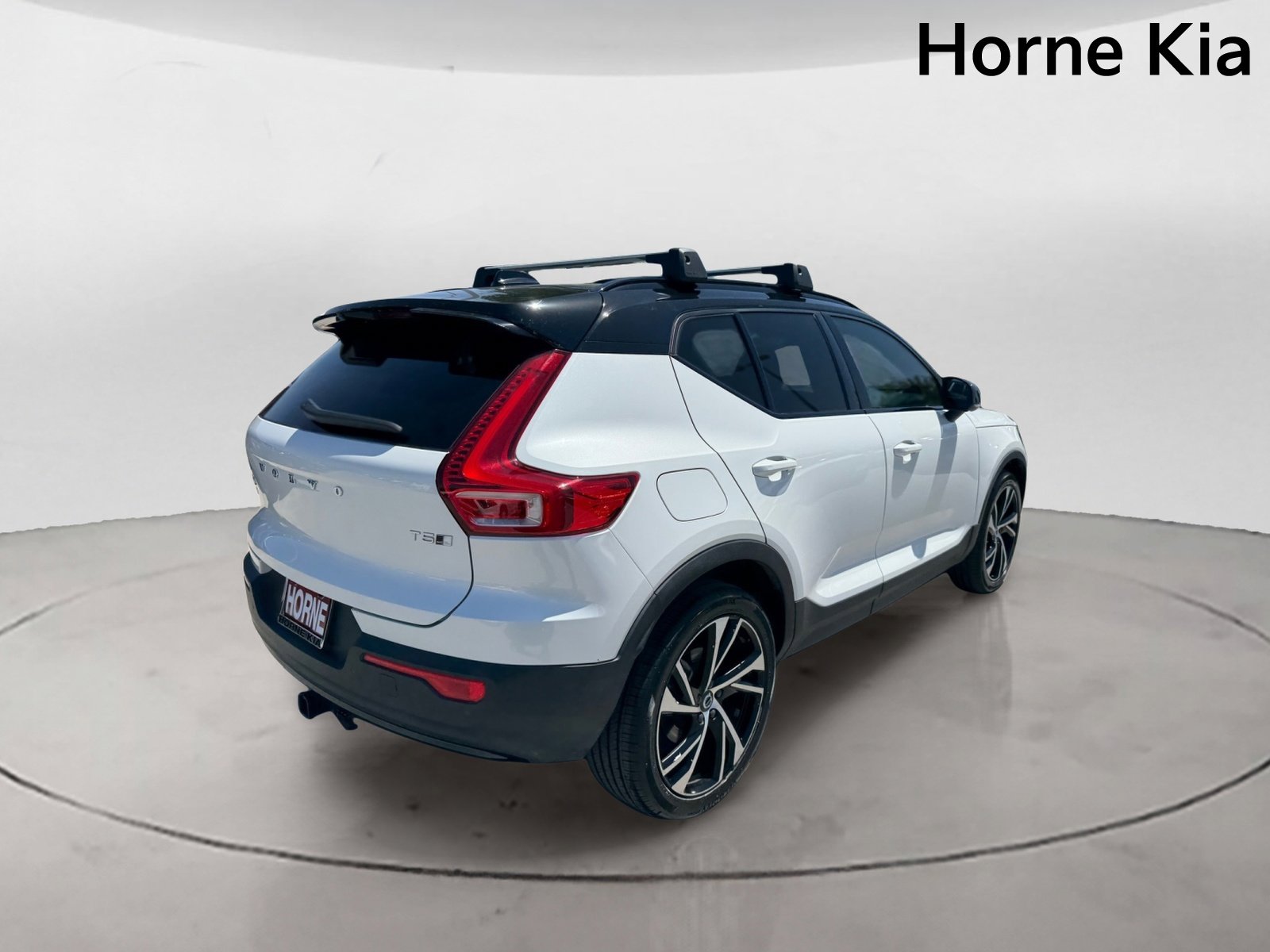 Used 2022 Volvo XC40 T5 R-Design w/ Advanced Package AWD/4WD image 4