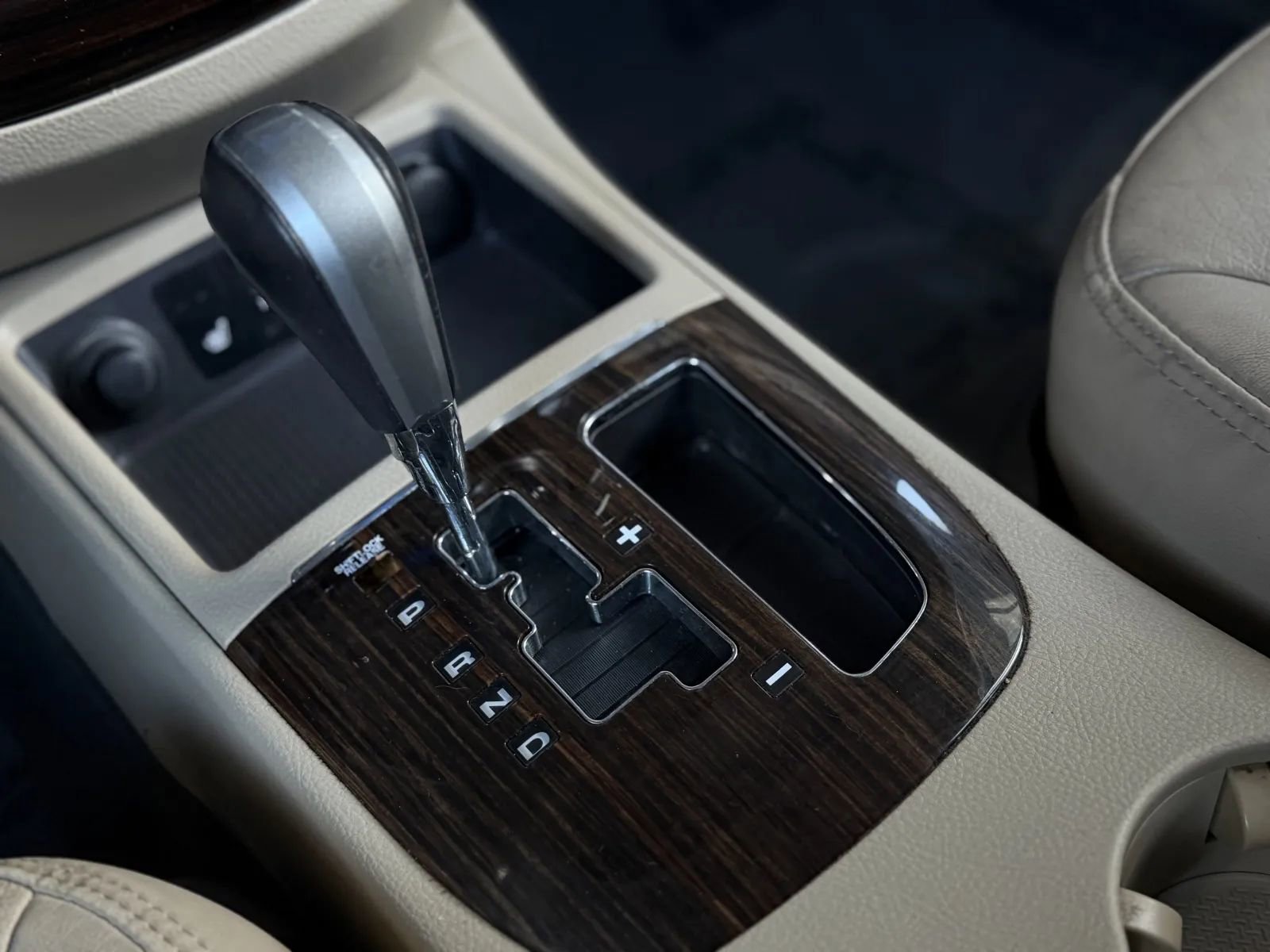 Used 2011 Hyundai Santa Fe Limited w/ Navigation Pkg 4 image 30