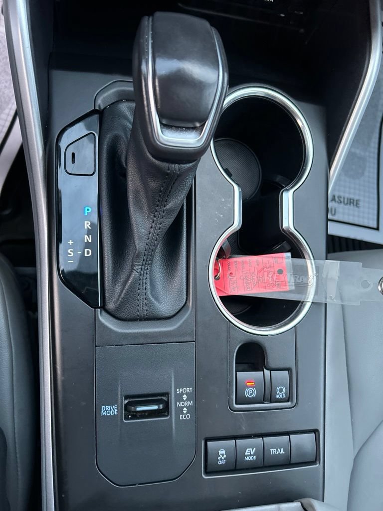 Used 2020 Toyota Highlander XLE AWD/4WD image 33