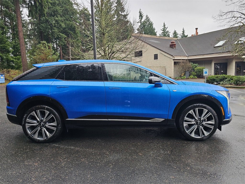 New 2026 Cadillac Optiq Luxury 2 image 6