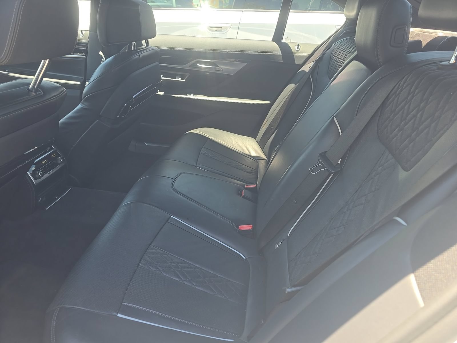 Used 2020 BMW 750i xDrive w/ M Sport Package AWD/4WD image 14