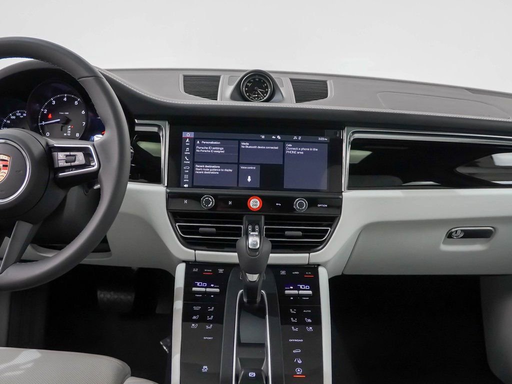 Used 2025 Porsche Macan image 21