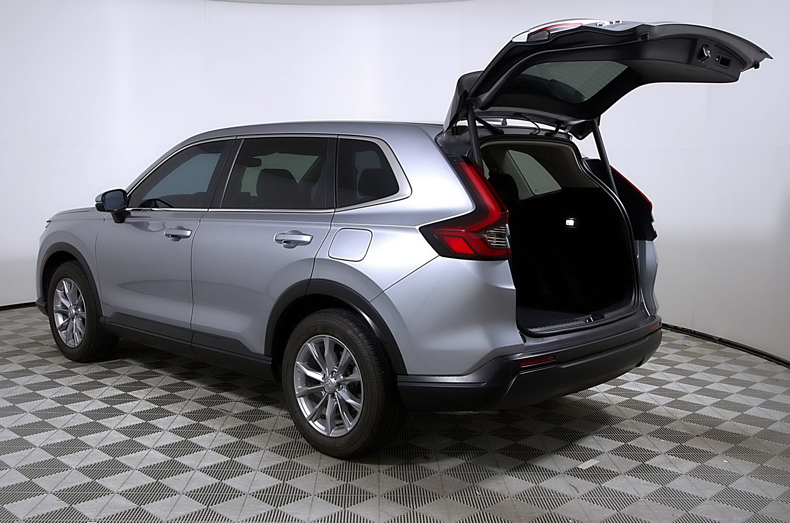 Used 2025 Honda CR-V EX image 10