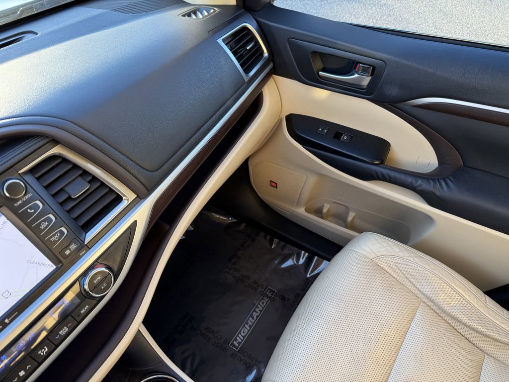 Used 2014 Toyota Highlander Limited image 29