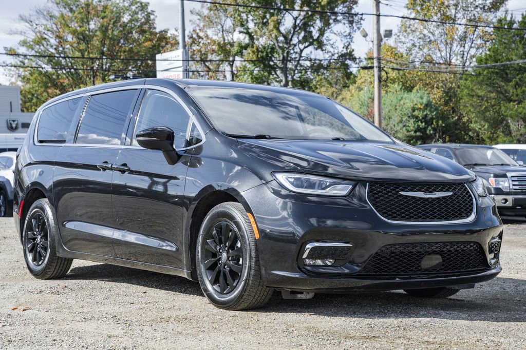 Used 2023 Chrysler Pacifica Touring-L