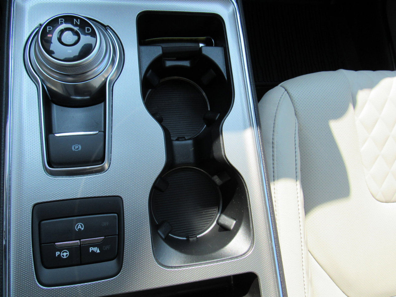 Used 2024 Ford Edge Titanium w/ Titanium Elite Package image 24