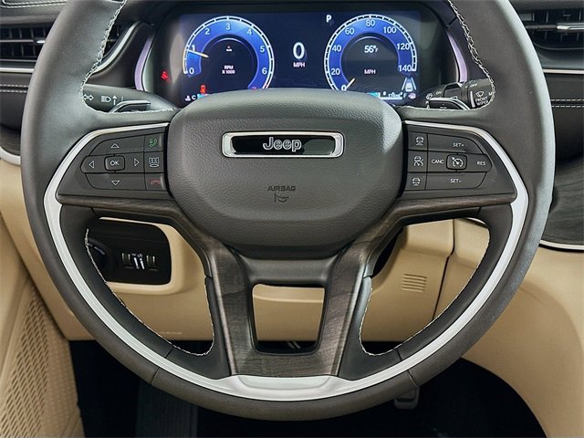 Used 2025 Jeep Grand Cherokee Limited w/ Luxury Tech Group II image 14