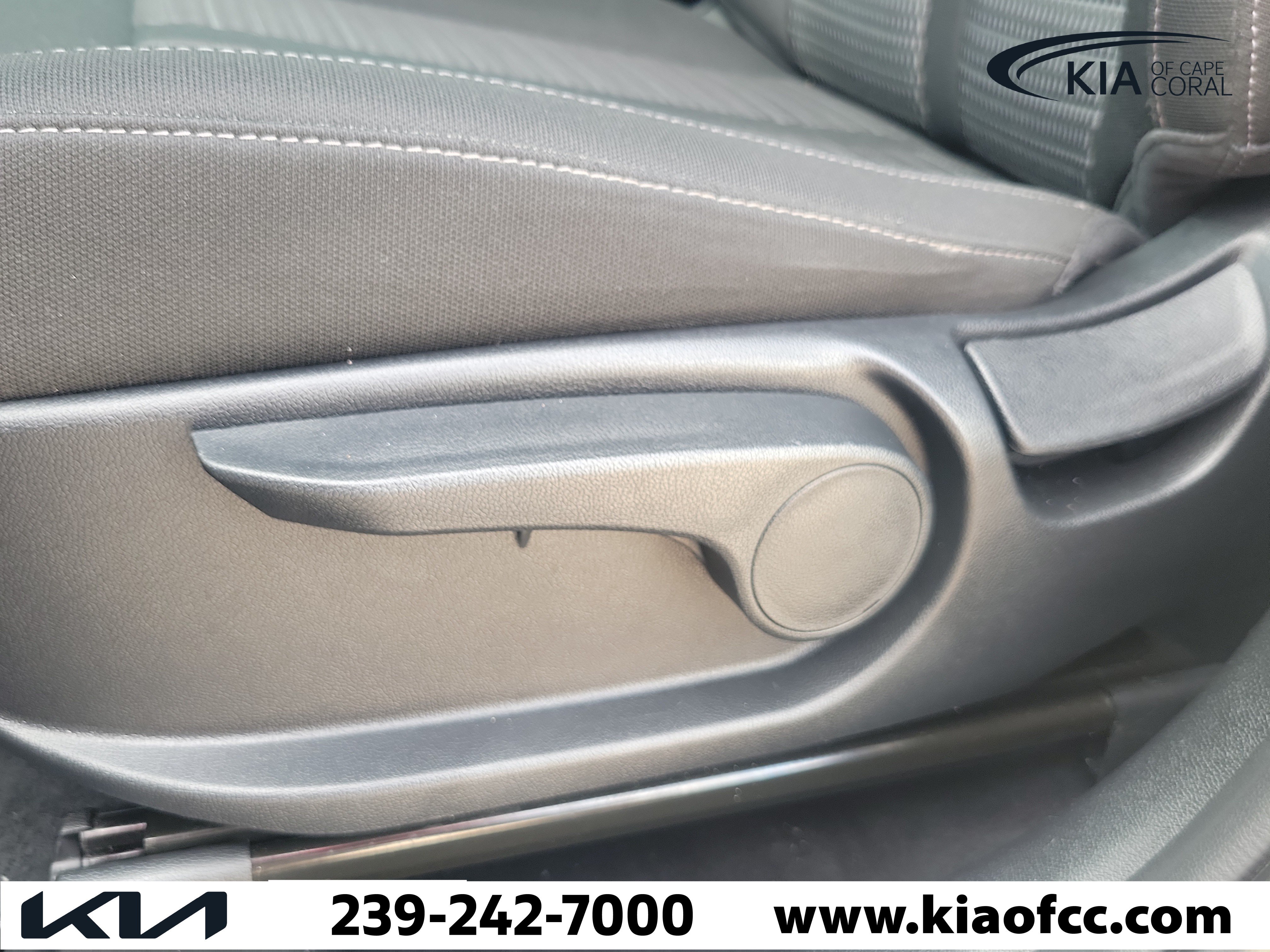 Certified 2025 Kia Sorento LX FWD image 22