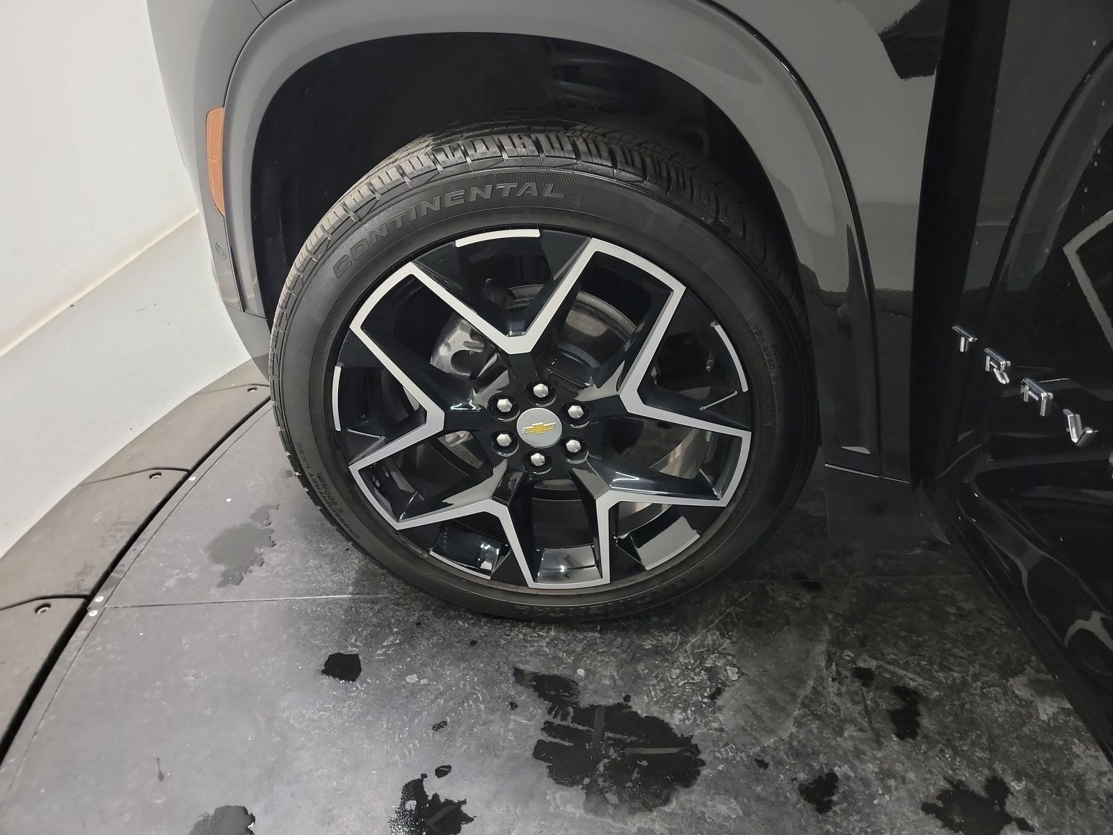 Used 2025 Chevrolet Traverse High Country image 30