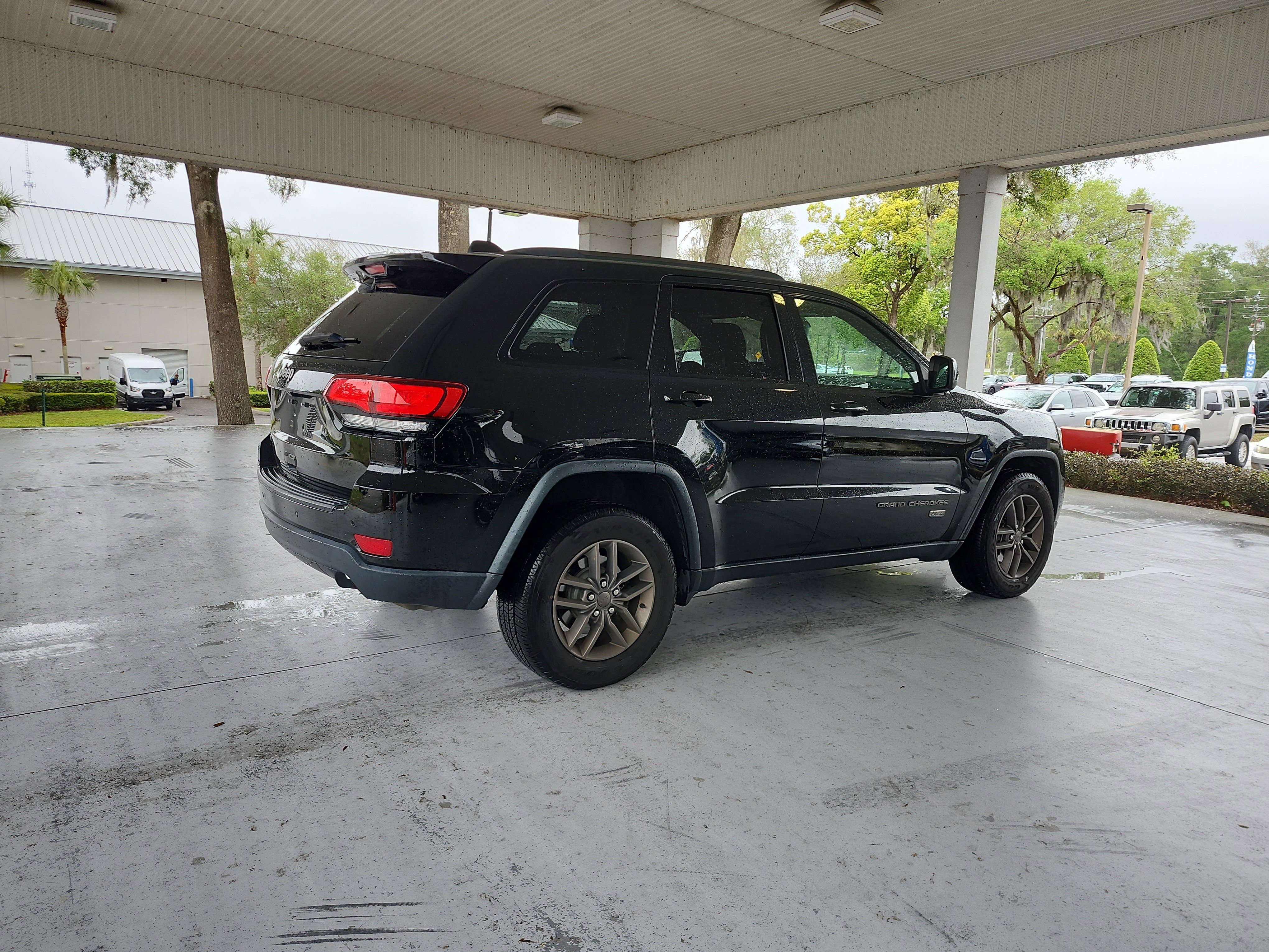 Used 2017 Jeep Grand Cherokee Laredo image 5
