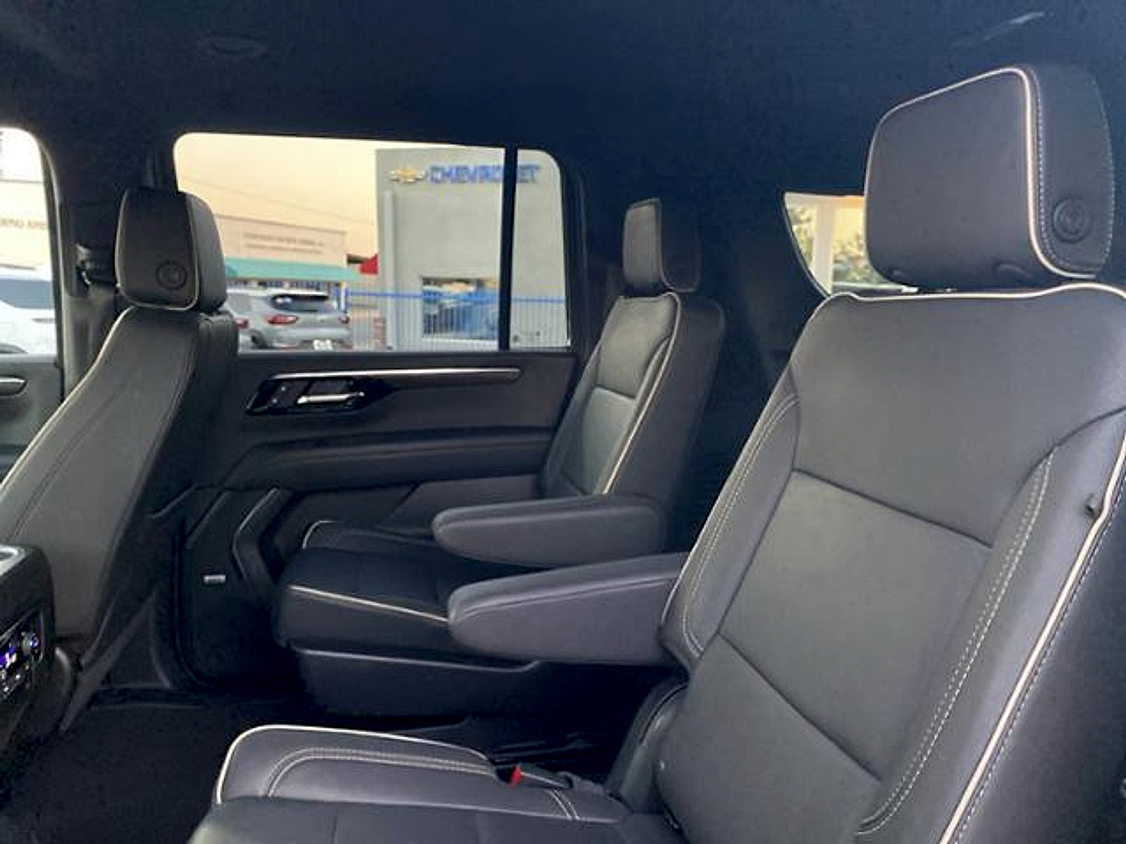 Used 2025 Chevrolet Suburban Premier image 24