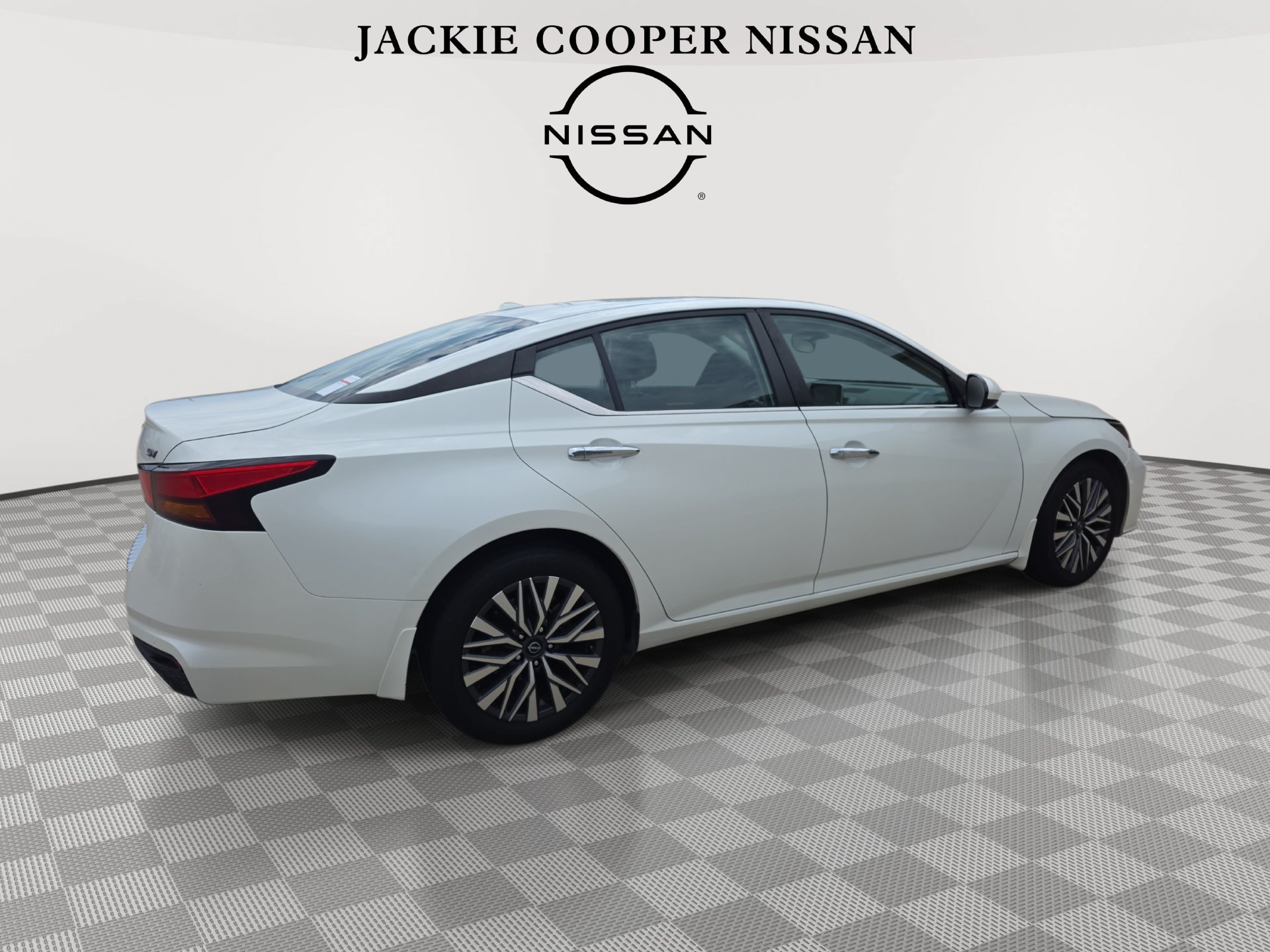 Used 2023 Nissan Altima 2.5 SV FWD image 5