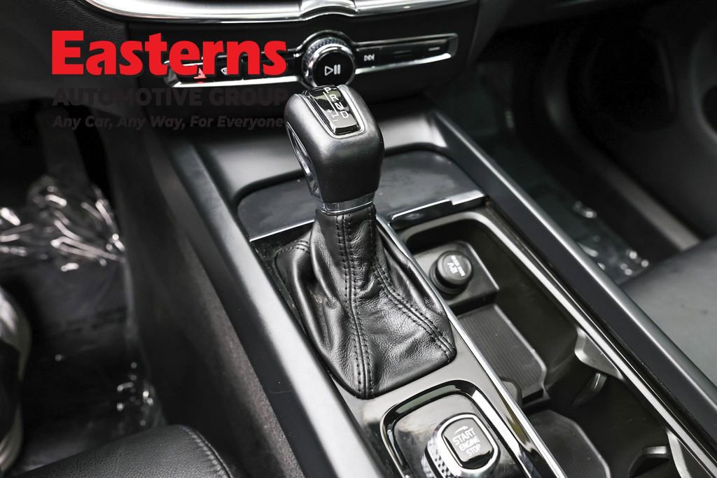 Used 2019 Volvo XC60 T6 Momentum w/ Premium Package image 13