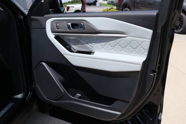 New 2026 Ford Explorer Platinum w/ LUX Leather Package AWD/4WD image 38