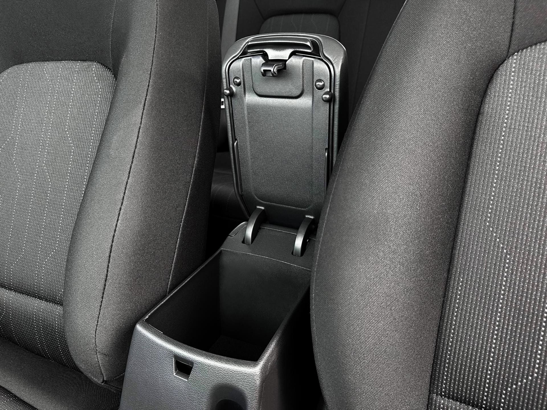 New 2025 Hyundai Venue SE image 18