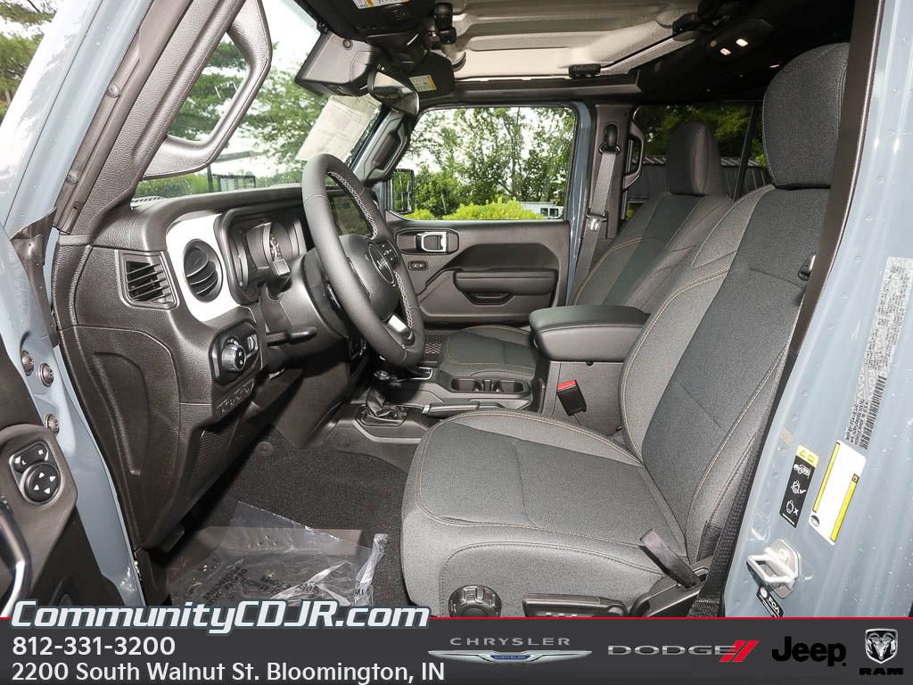 New 2025 Jeep Gladiator Sport AWD/4WD image 13