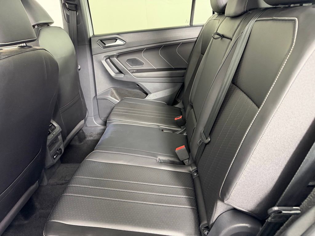 Used 2024 Volkswagen Tiguan SE R-Line FWD image 26