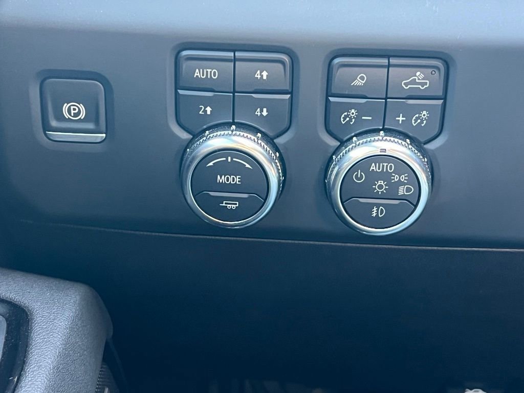 Used 2025 GMC Sierra 3500 AT4 w/ AT4 Premium Plus Package image 33