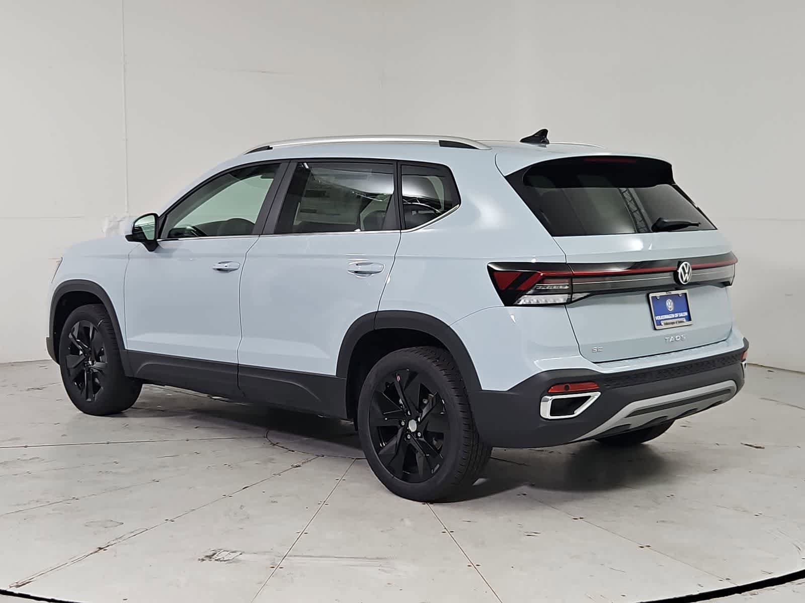 New 2026 Volkswagen Taos SE FWD image 4