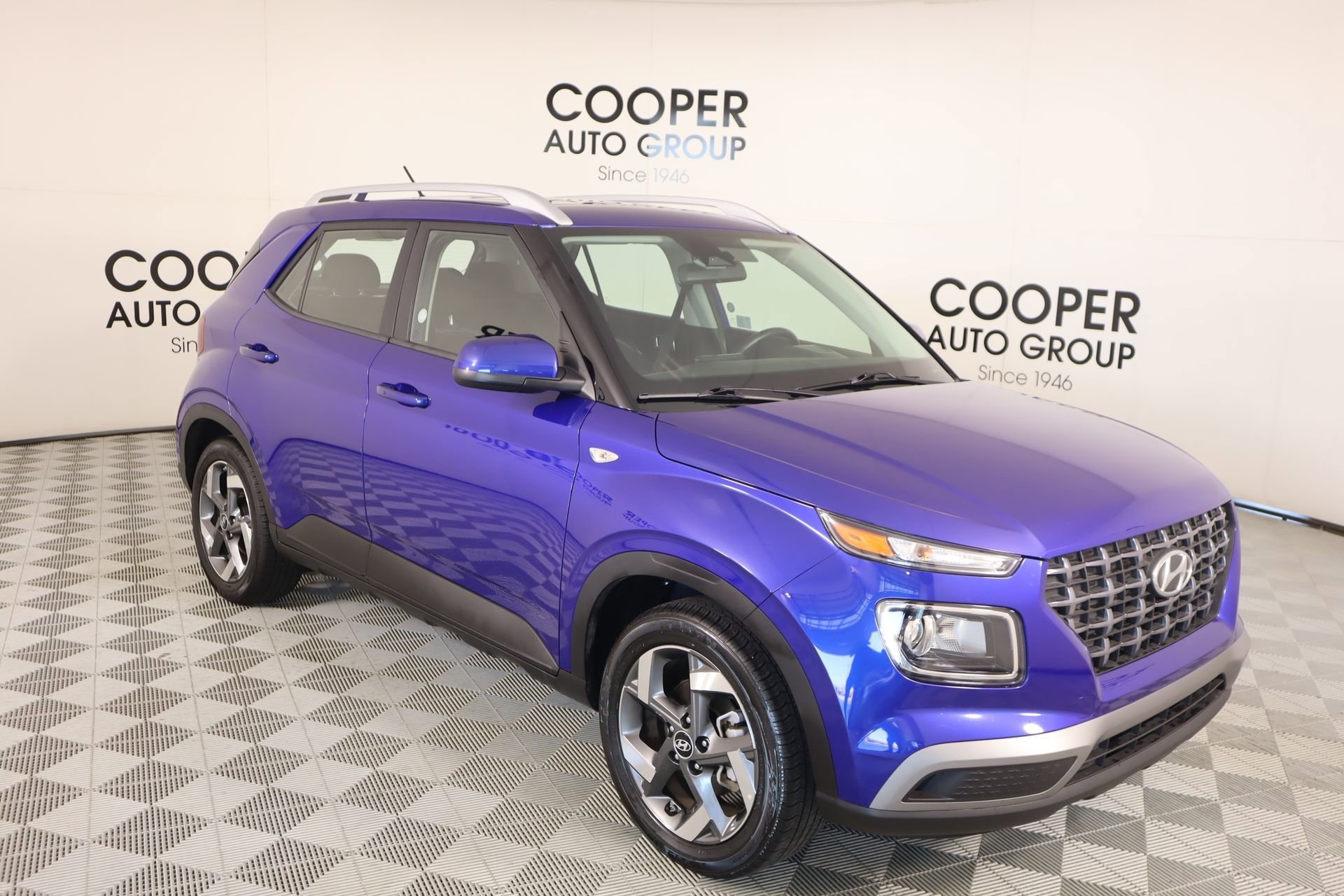 Used 2025 Hyundai Venue SEL image 1