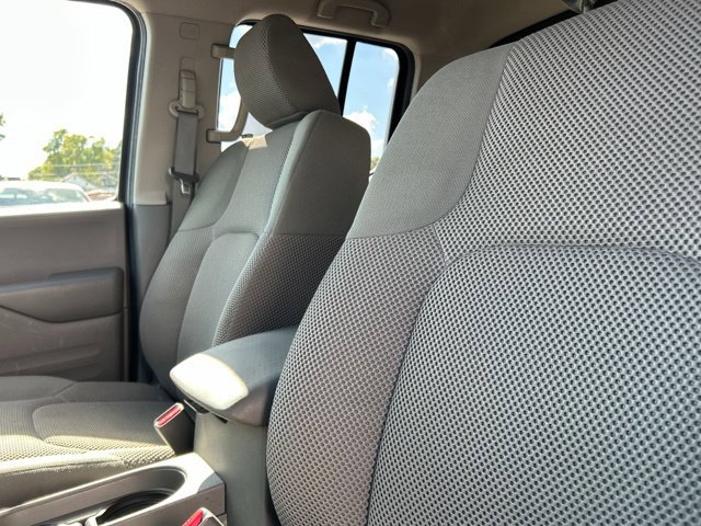 Used 2015 Nissan Frontier SV w/ SV Value Truck Package RWD image 30