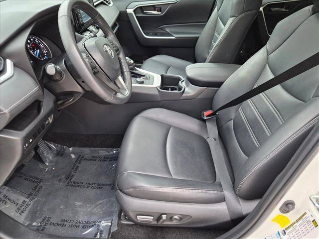 Used 2022 Toyota RAV4 XLE Premium AWD/4WD image 15