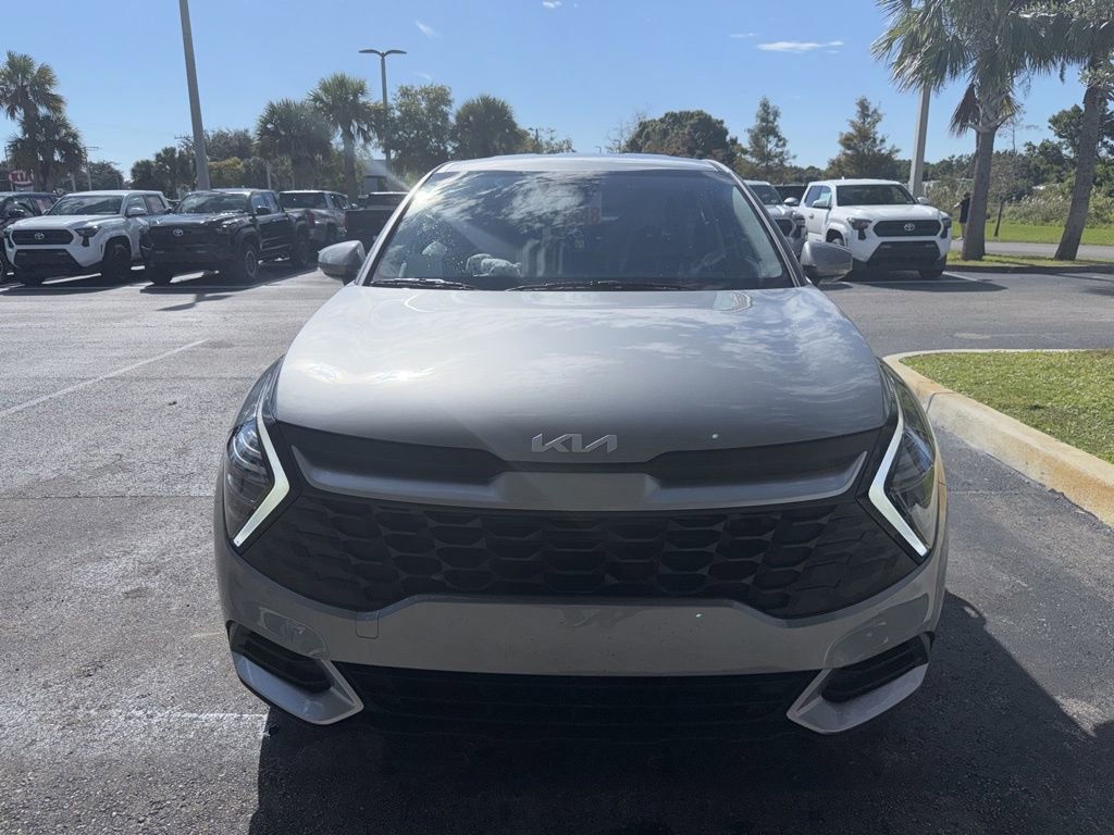 Used 2025 Kia Sportage LX image 2