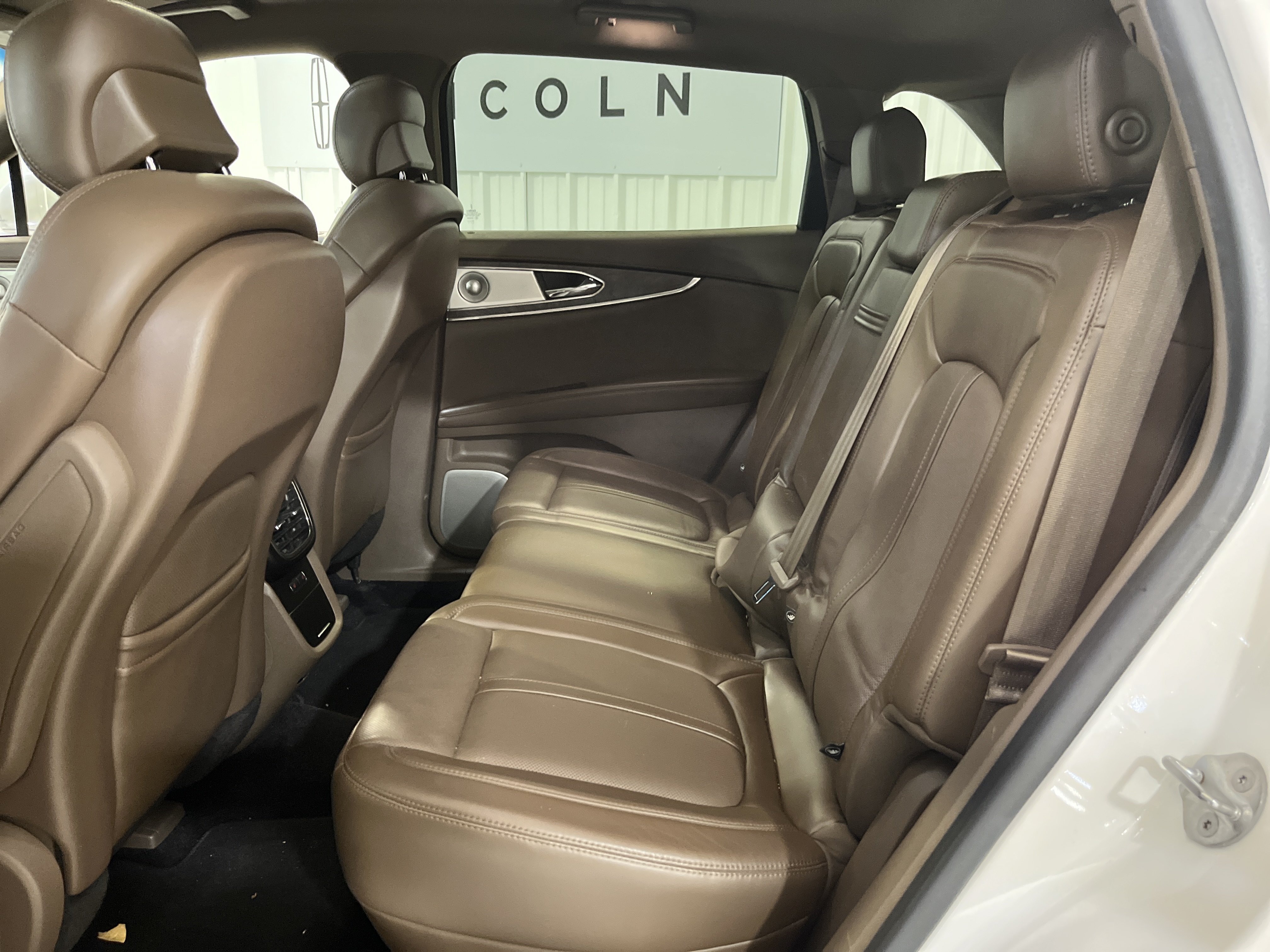 Used 2016 Lincoln MKX Reserve w/ Luxury Package AWD/4WD image 11