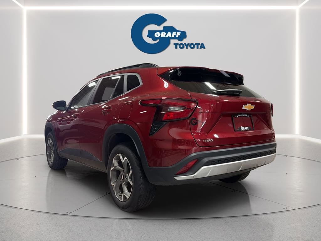 Used 2025 Chevrolet Trax LT w/ LT Convenience Package FWD image 5