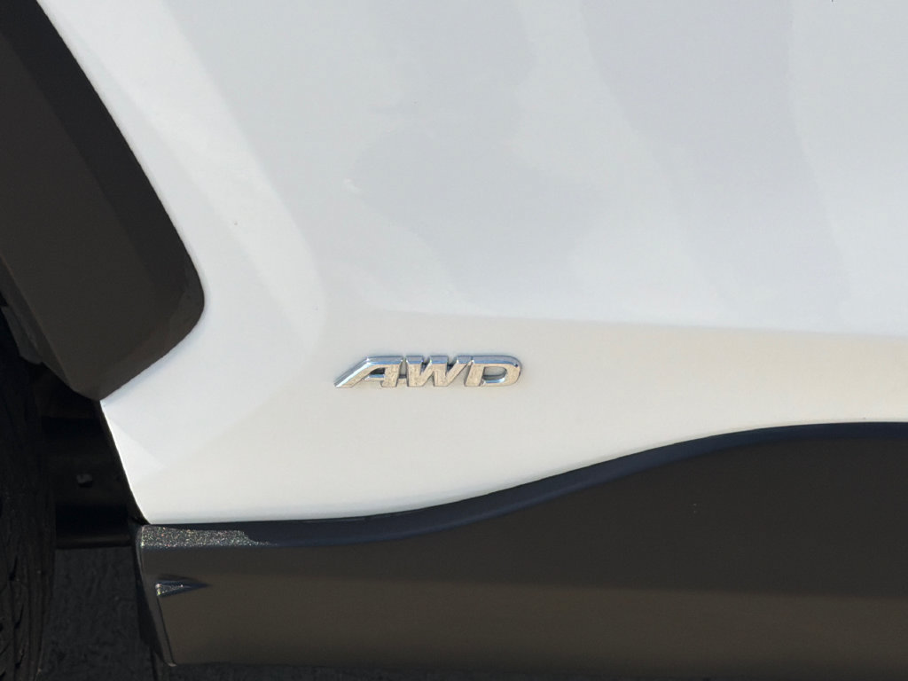 Used 2021 Toyota RAV4 LE AWD/4WD image 8