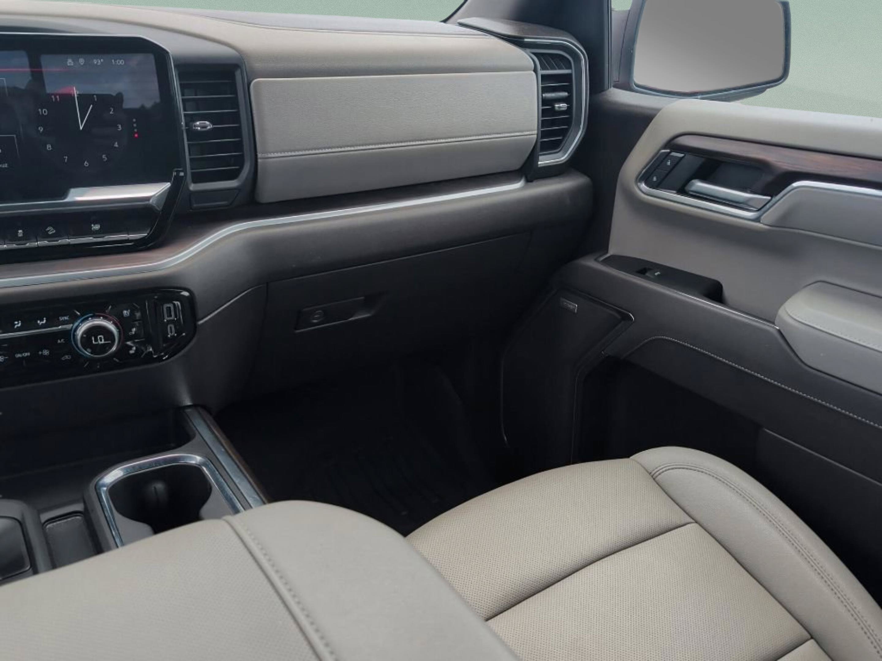 Used 2025 GMC Sierra 1500 SLT w/ SLT Premium Plus Package AWD/4WD image 37