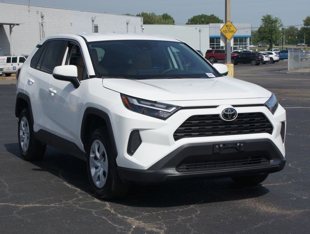 Used 2025 Toyota RAV4 LE FWD image 20
