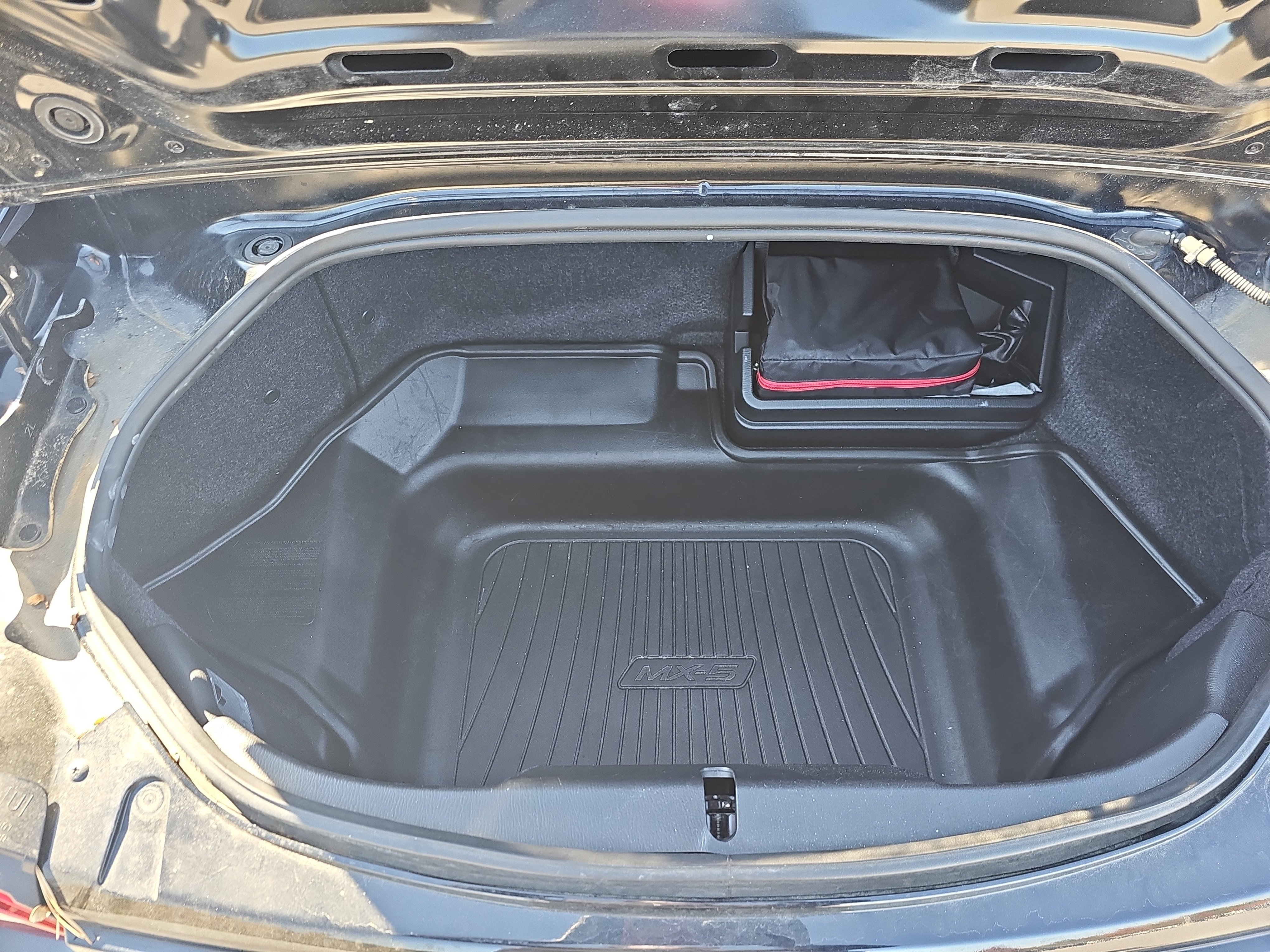 Used 2017 MAZDA MX-5 Miata RF Grand Touring image 12