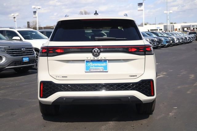 New 2026 Volkswagen Tiguan SEL R-Line image 5