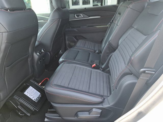 Used 2025 Ford Explorer ST-Line w/ Premium Package RWD image 27