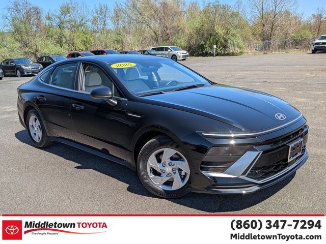Used 2025 Hyundai Sonata SE FWD image 1