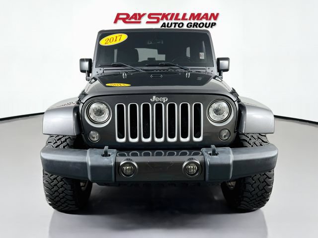 Used 2017 Jeep Wrangler Unlimited Sahara w/ Connectivity Group AWD/4WD image 2