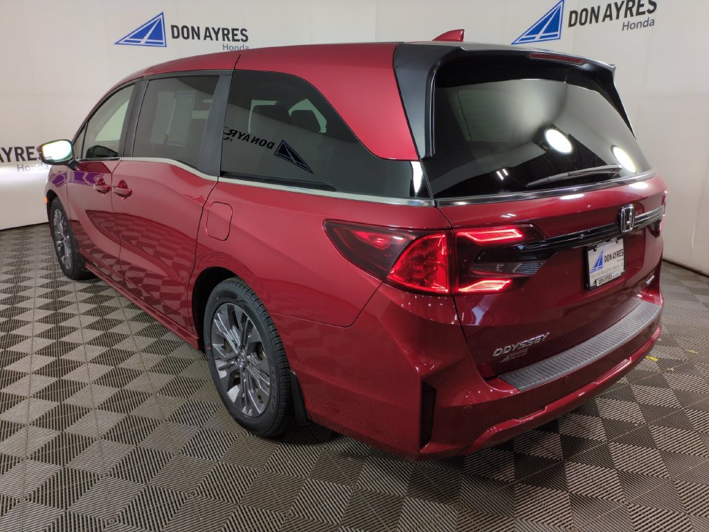 Certified 2025 Honda Odyssey Touring image 4