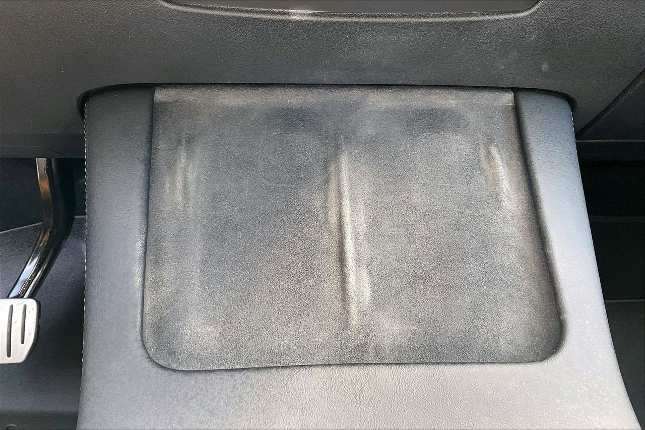 Used 2024 Tesla Model Y Performance image 19