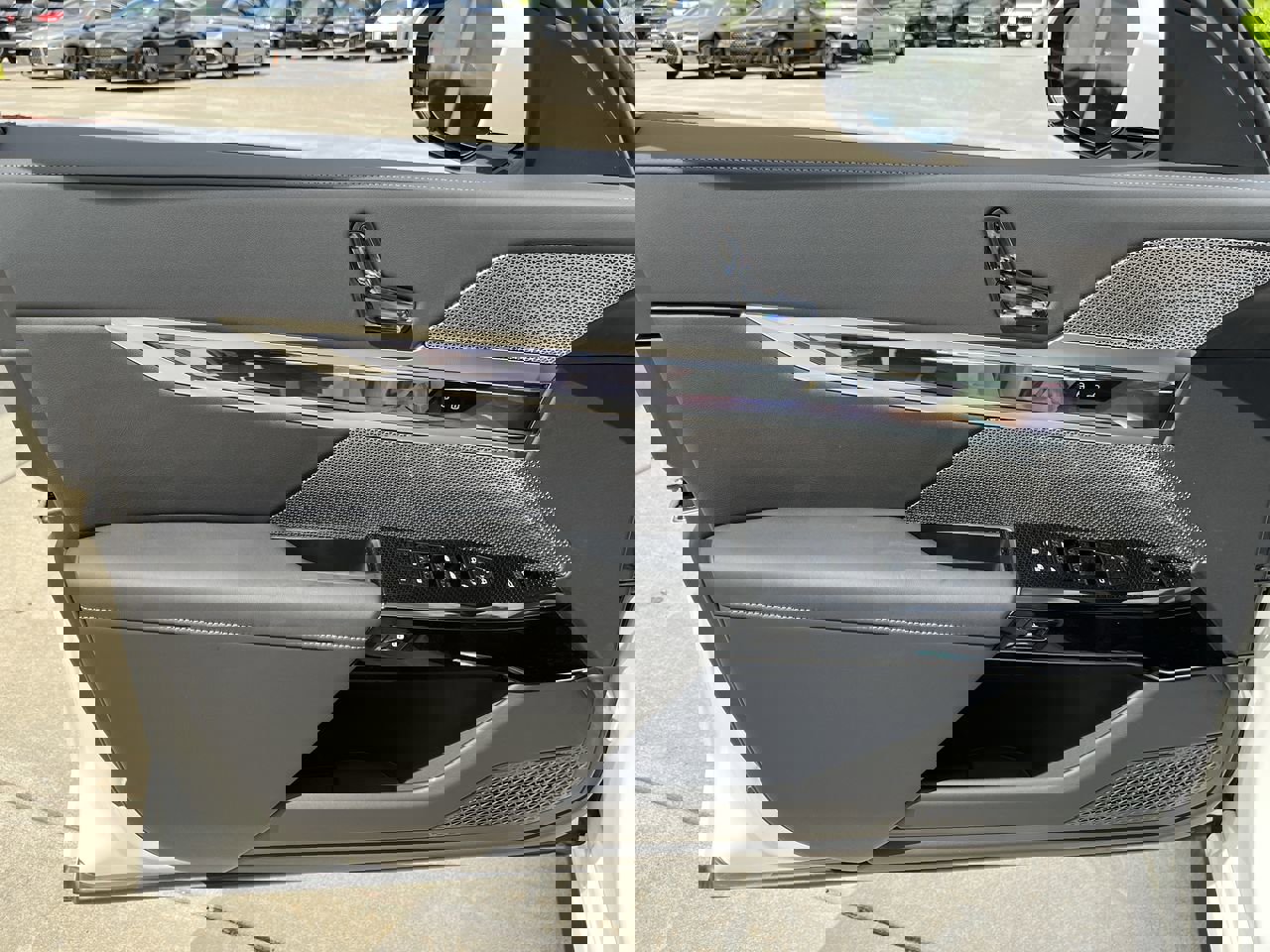 Used 2025 BMW i7 eDrive50 w/ M Sport Package image 19