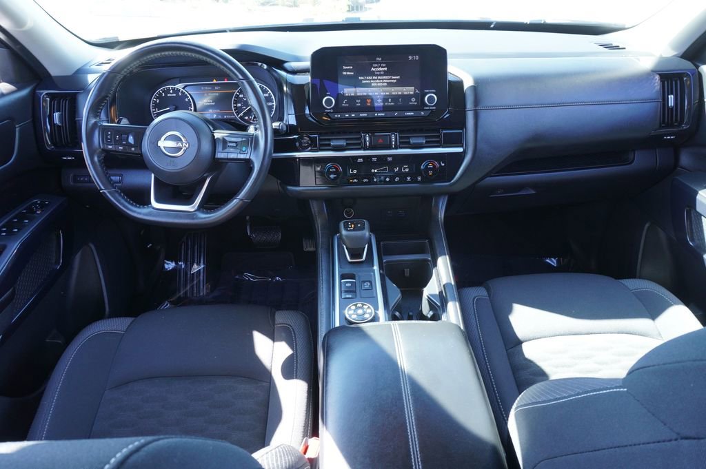 Certified 2025 Nissan Pathfinder SV image 12