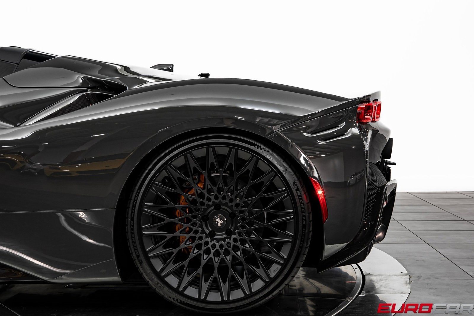 Used 2024 Ferrari SF90 Spider image 24