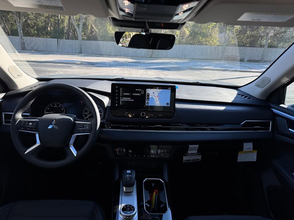 New 2025 Mitsubishi Outlander SE image 25