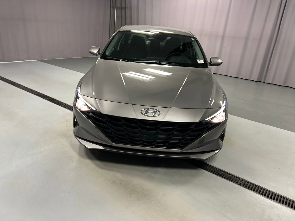 Used 2023 Hyundai Elantra SEL w/ Cargo Package image 2