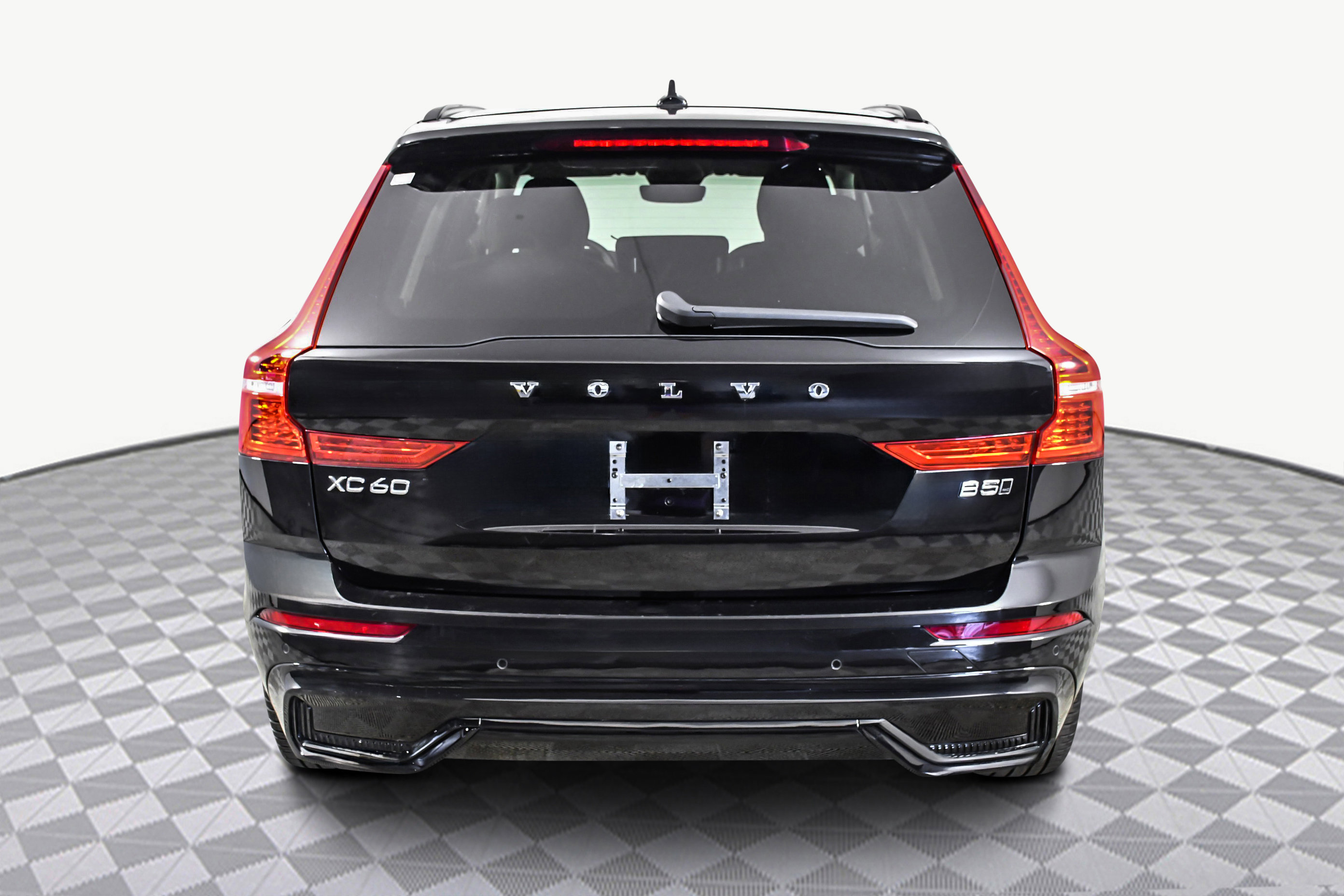 Used 2025 Volvo XC60 B5 Plus image 7