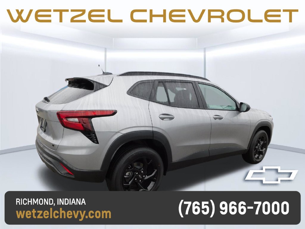 New 2026 Chevrolet Trax LT w/ Midnight Edition FWD image 3