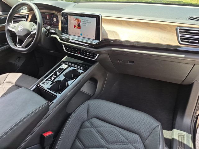 Used 2025 Volkswagen Atlas SE FWD image 32