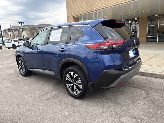 Used 2023 Nissan Rogue SV image 2